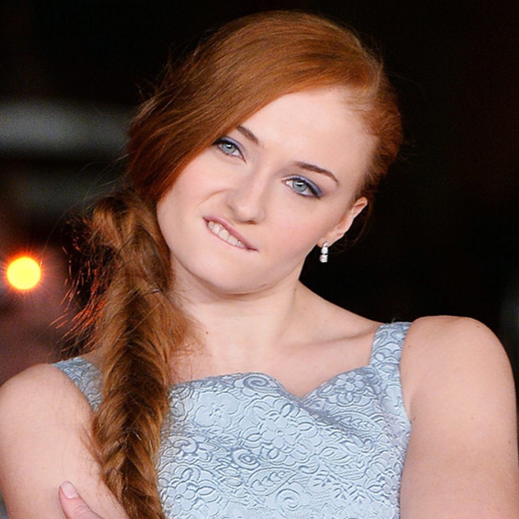 Красивая актриса Софи Тернер