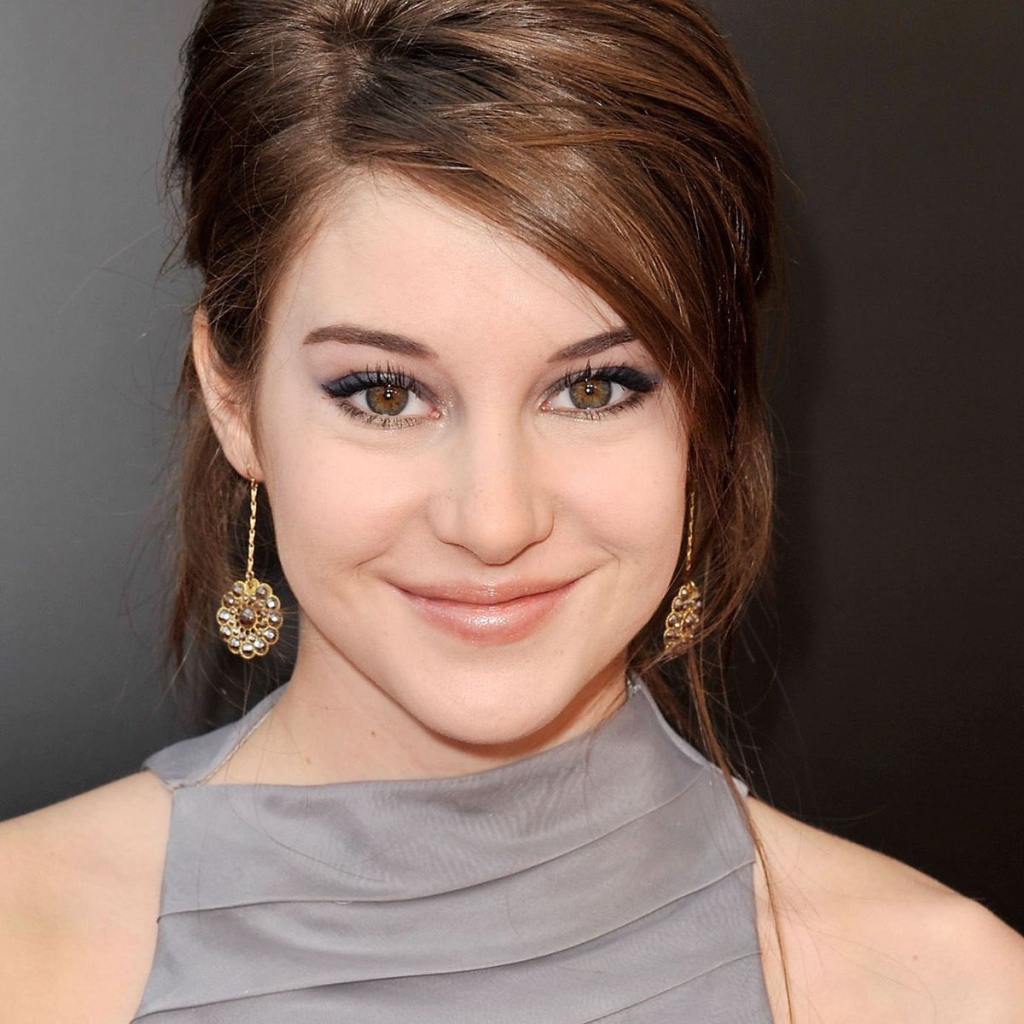 Знаменитая актриса Шейлин Вудли