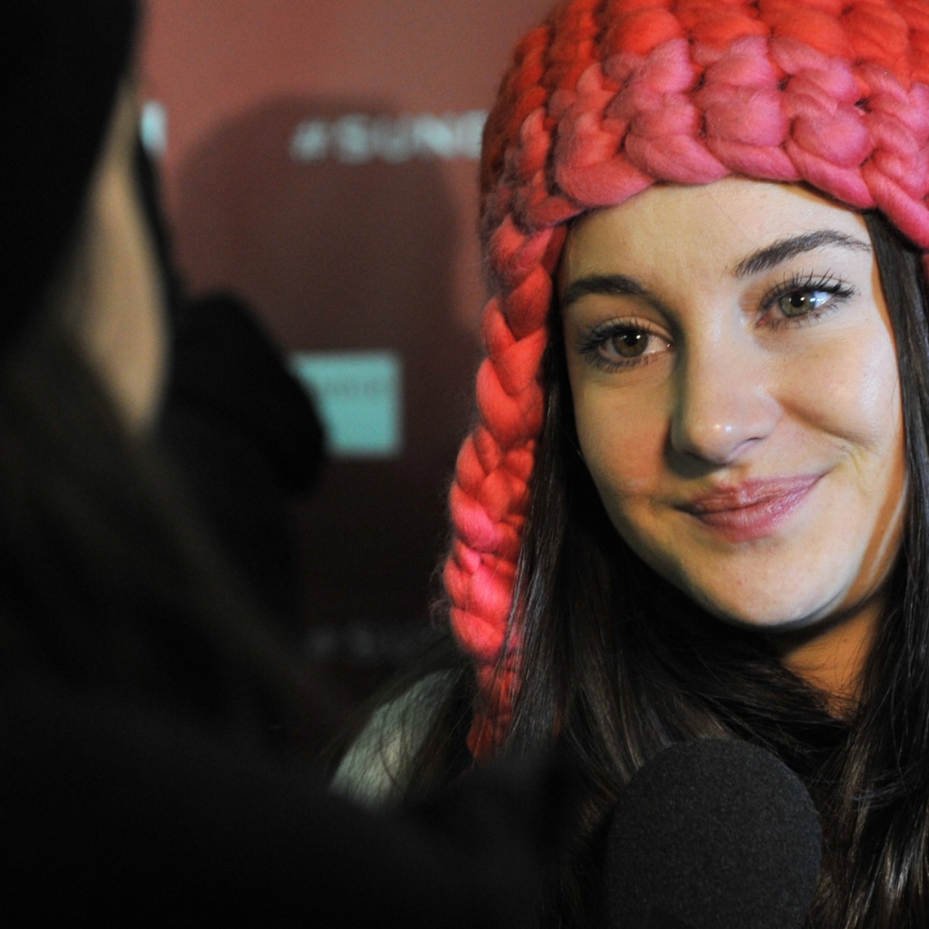 Красивая актриса Шейлин Вудли