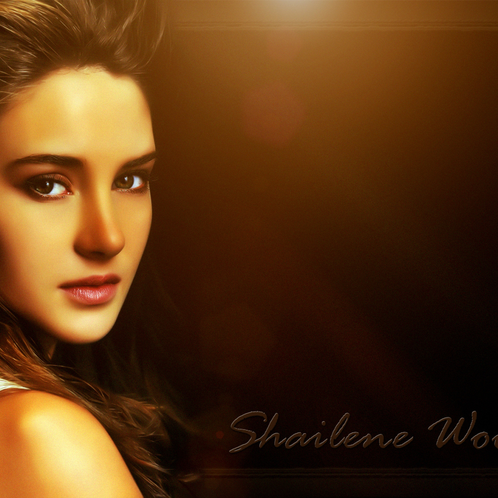 Популярная модель Шейлин Вудли