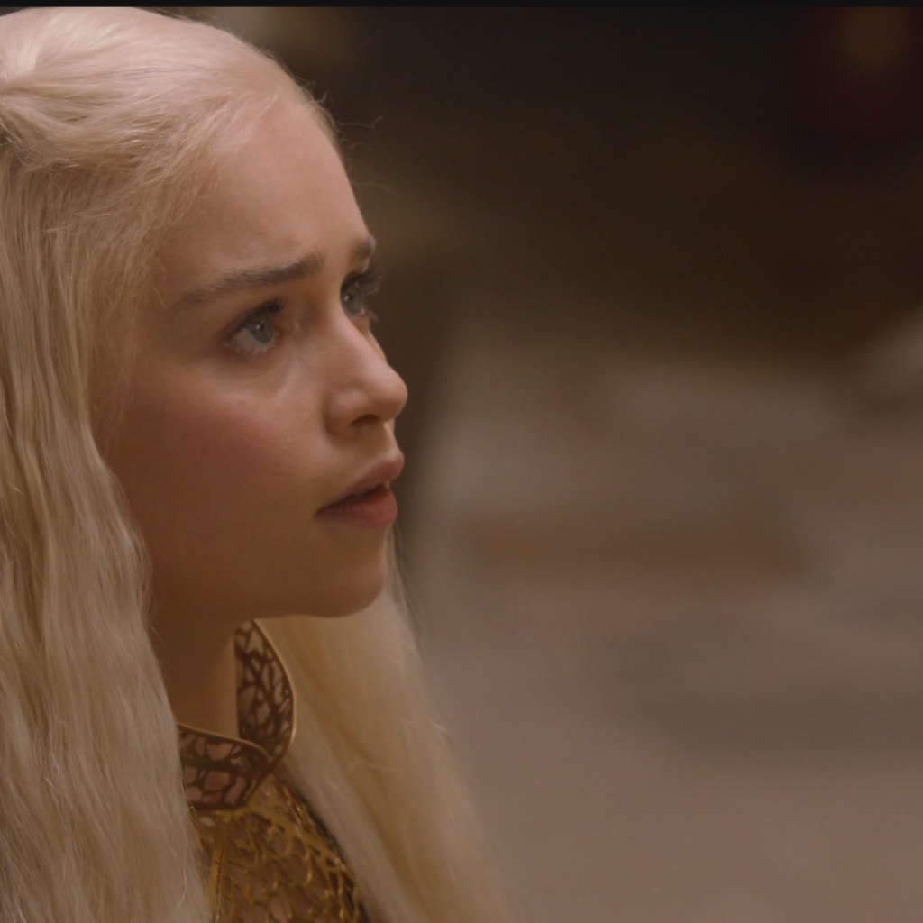 Популярная Эмилия Кларк