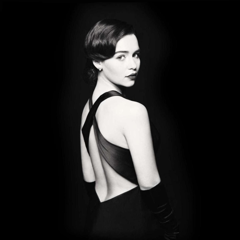 Очаровательная актриса Эмилия Кларк