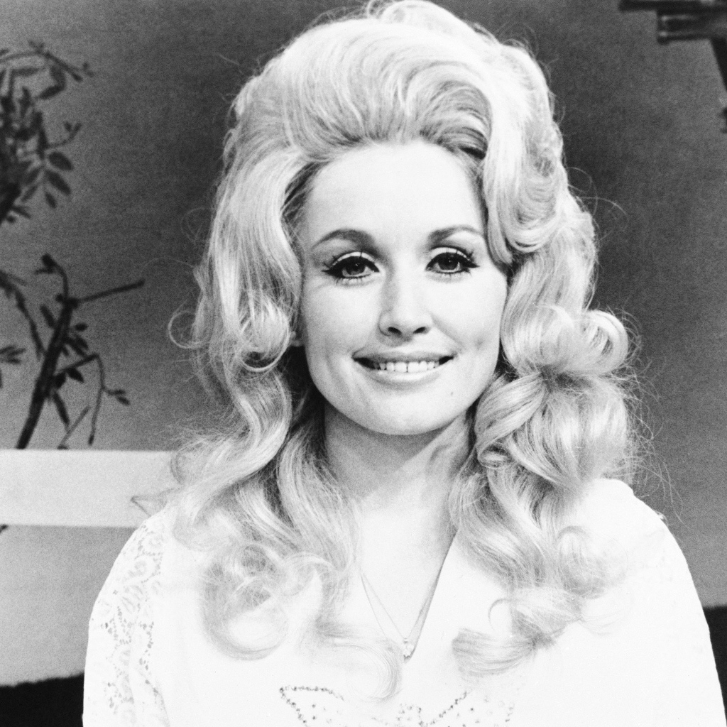 Красивая Долли Партон