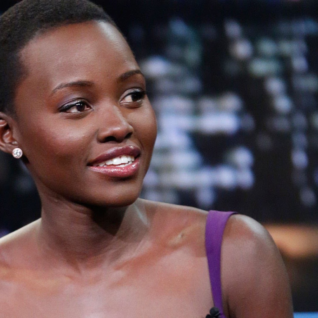 Красивая Лупита Нионго