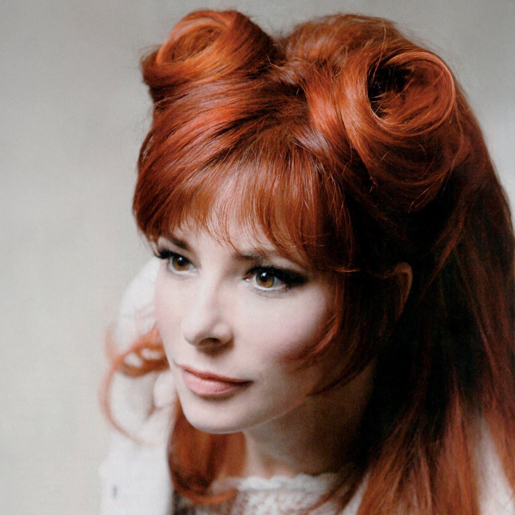 Популярная модель Милен Фармер