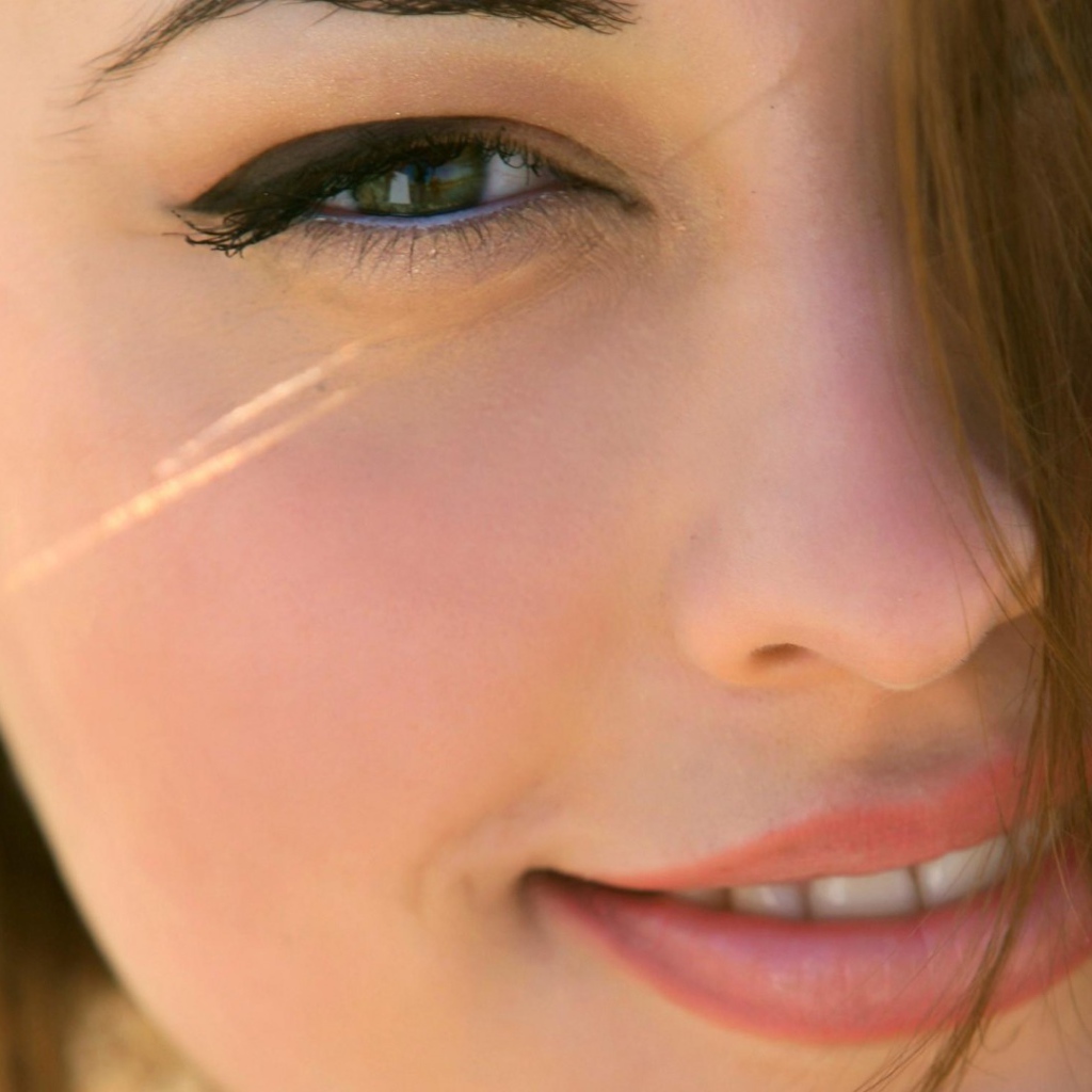 Красивые ресницы у девушки