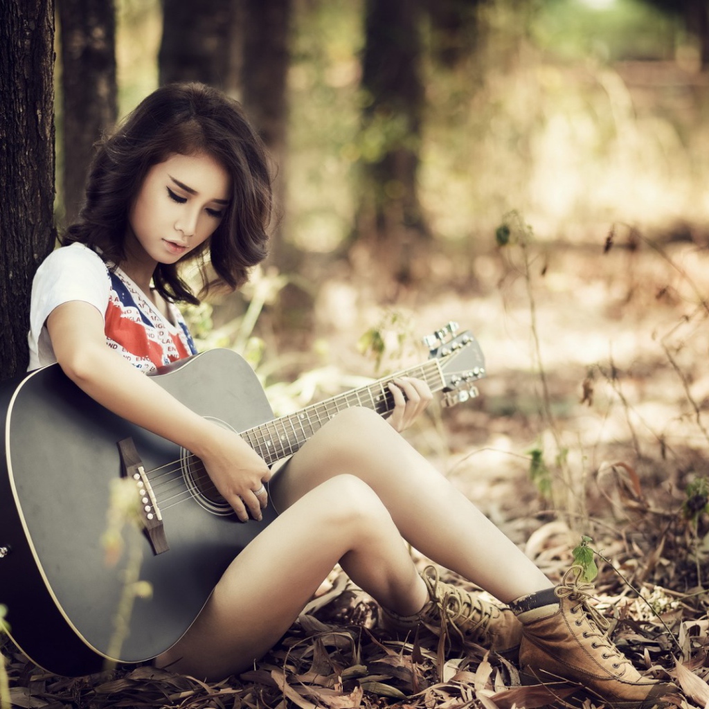 Девушка с гитарой