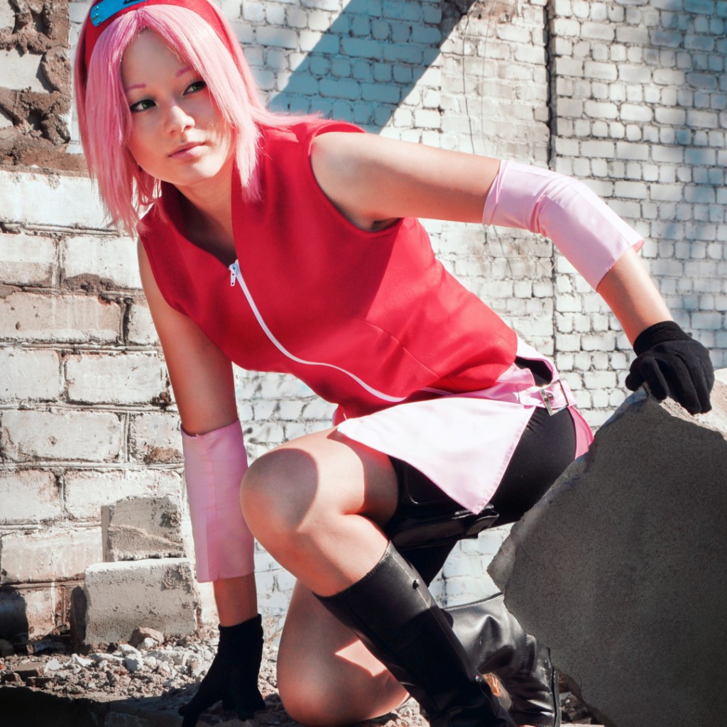 Розовые волосы у девушки