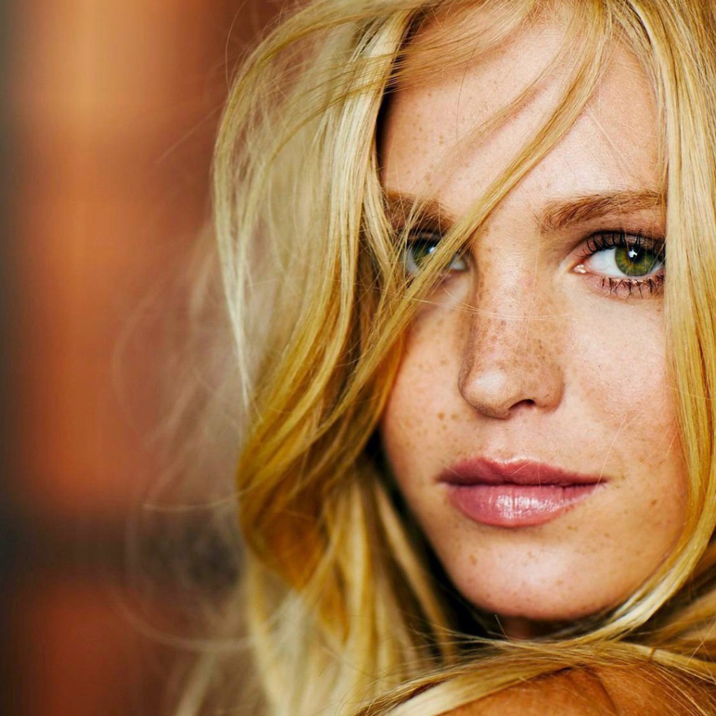 Рыжая девушка