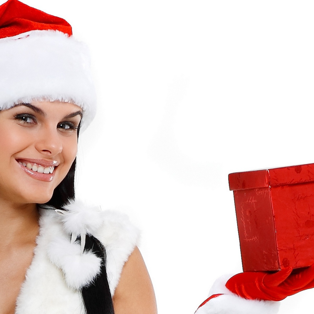 Девушка с подарком