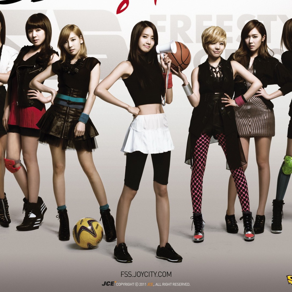 Корейские девушки в спортивной одежде