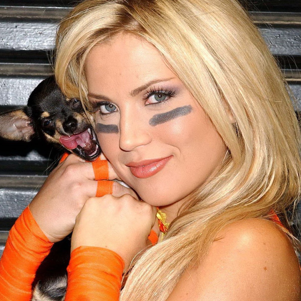 Вилла Форд с собакой