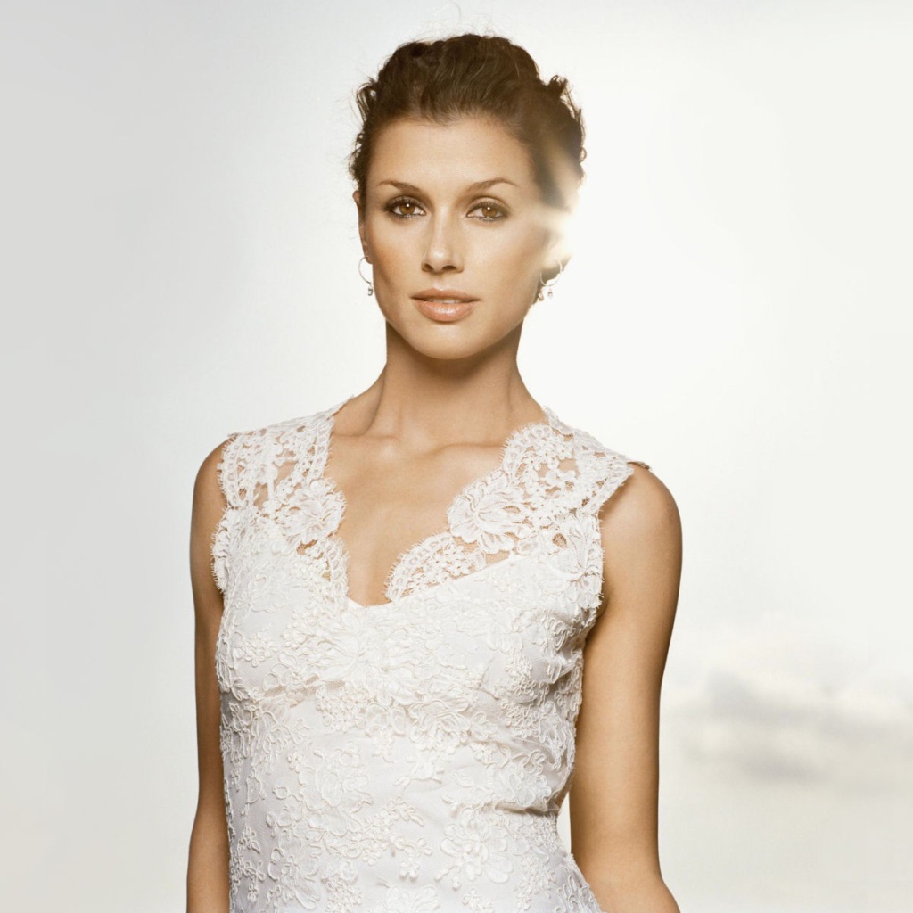 Бриджет в ажурном платье