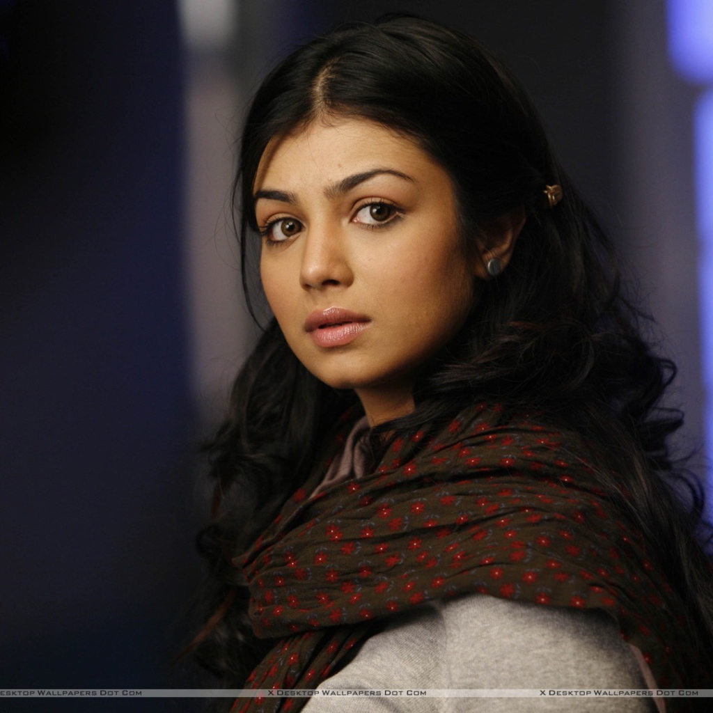 Брюнетка с черными глазами