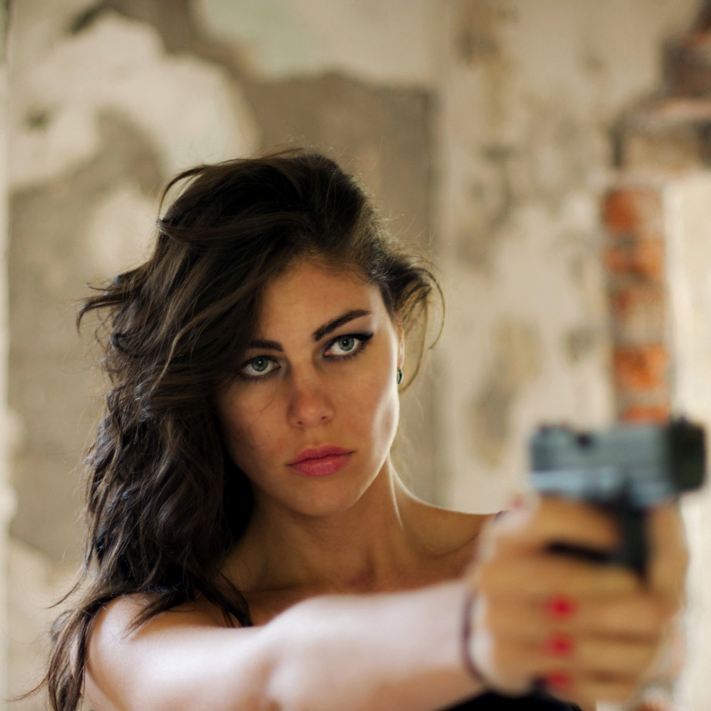 Девушка с пистолетом