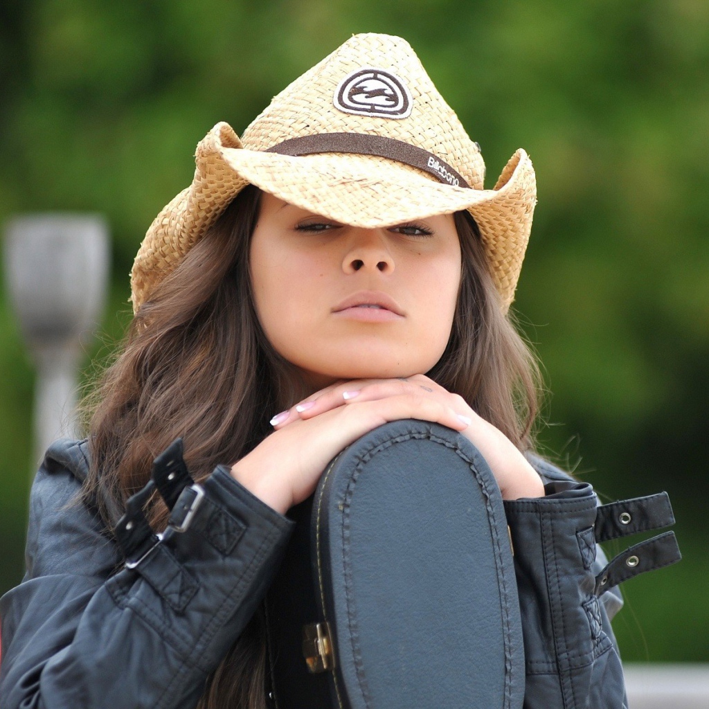 Нина в ковбойской шляпе