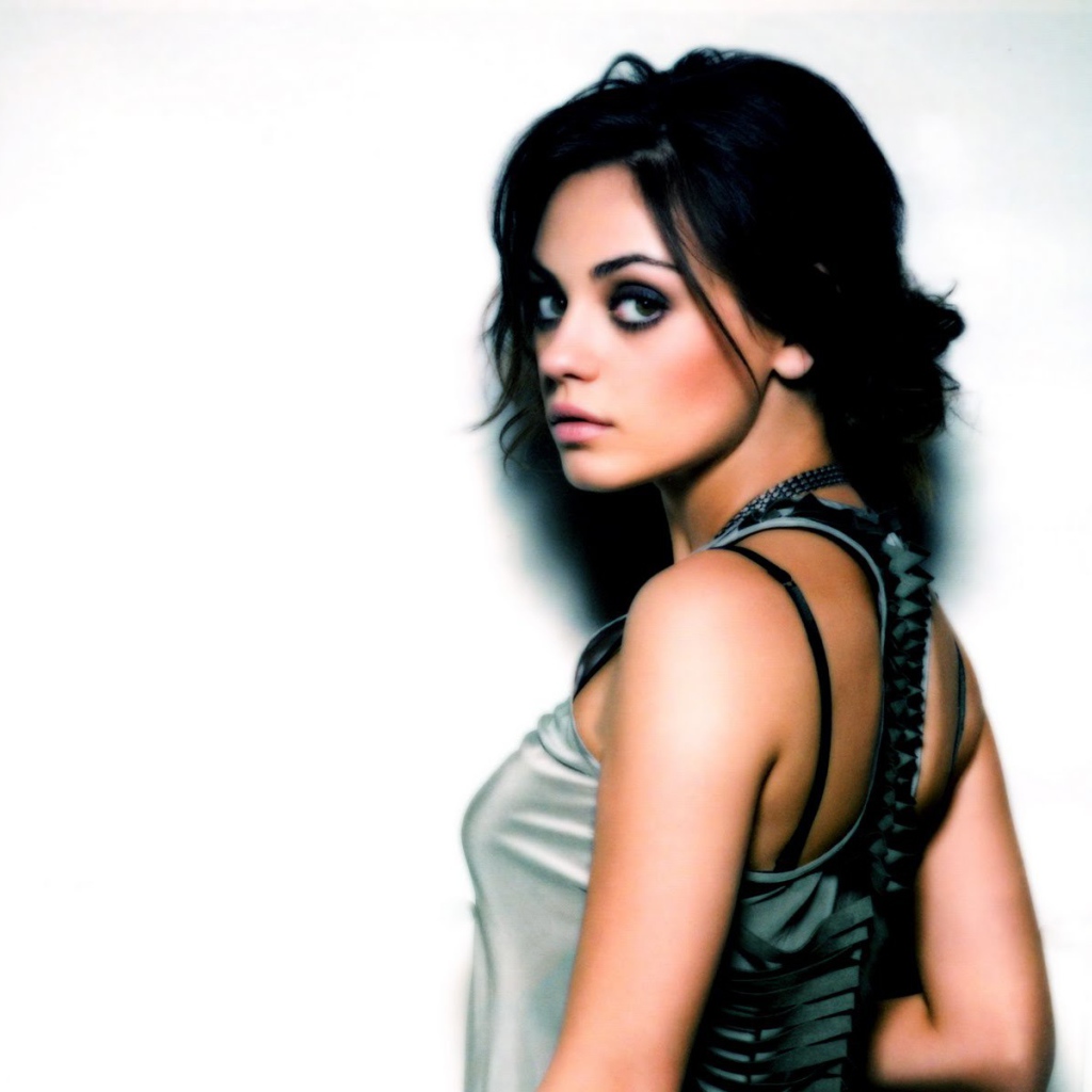 Красивая актриса Мила Кунис