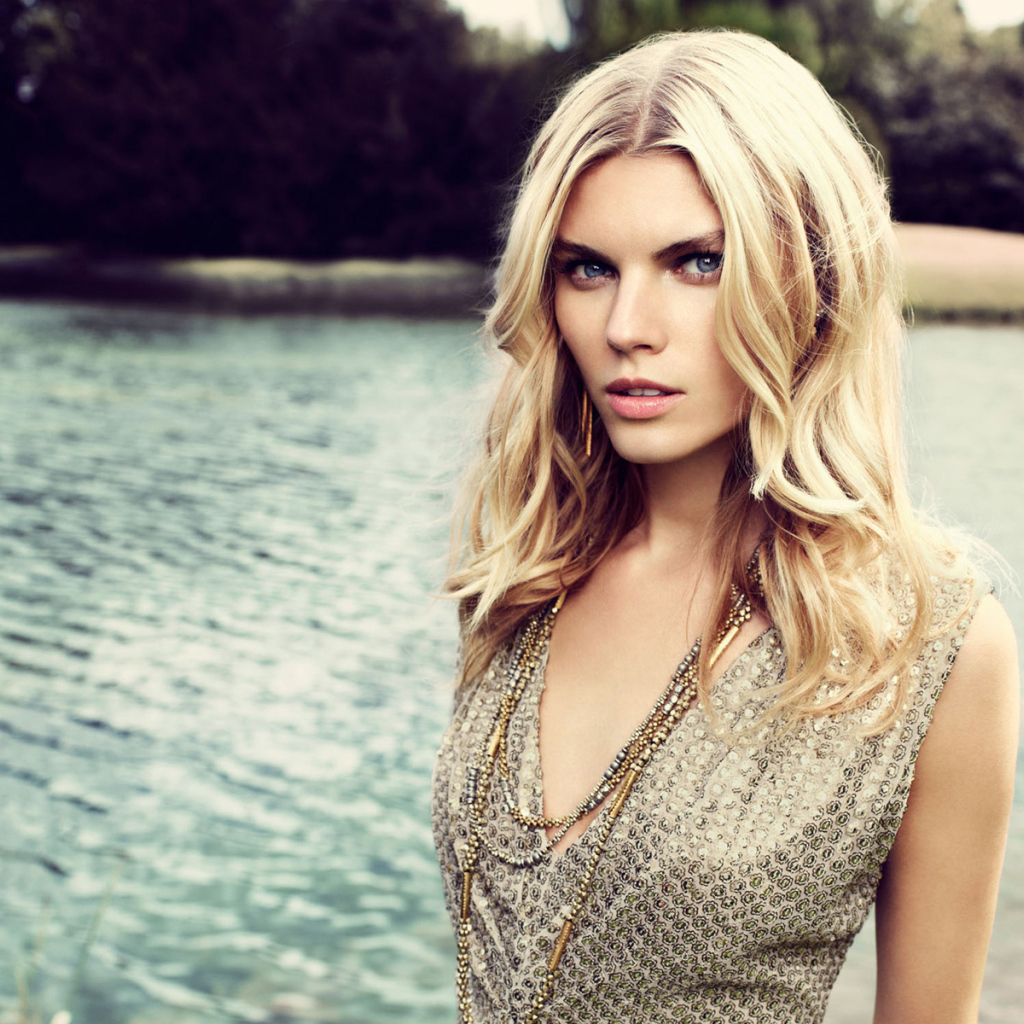 Красивая актриса Марина Линчук