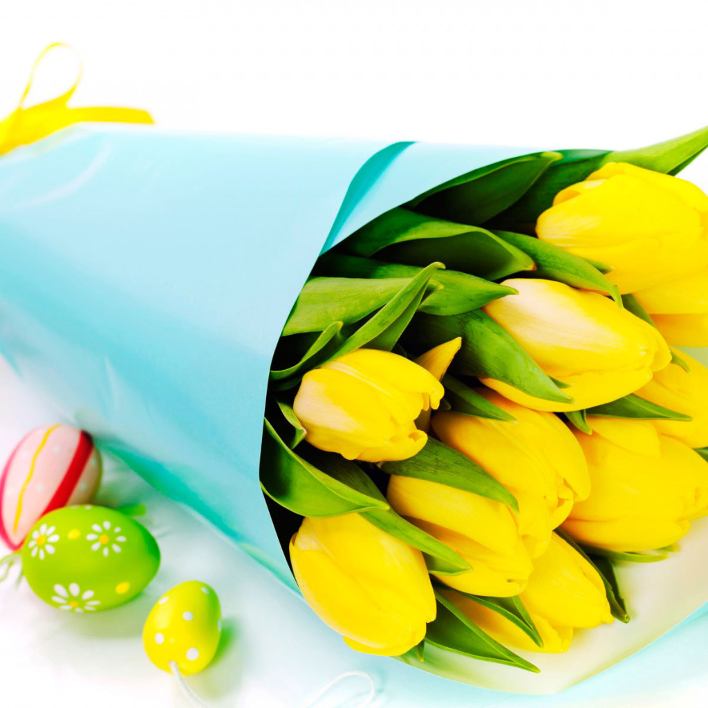 Букет желтых тюльпанов на Пасху