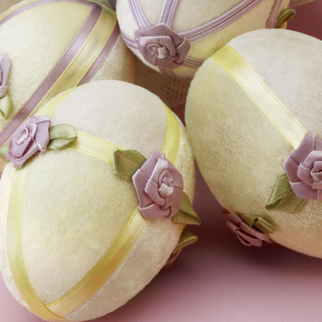 Яйца в тканевой оболочке на Пасху