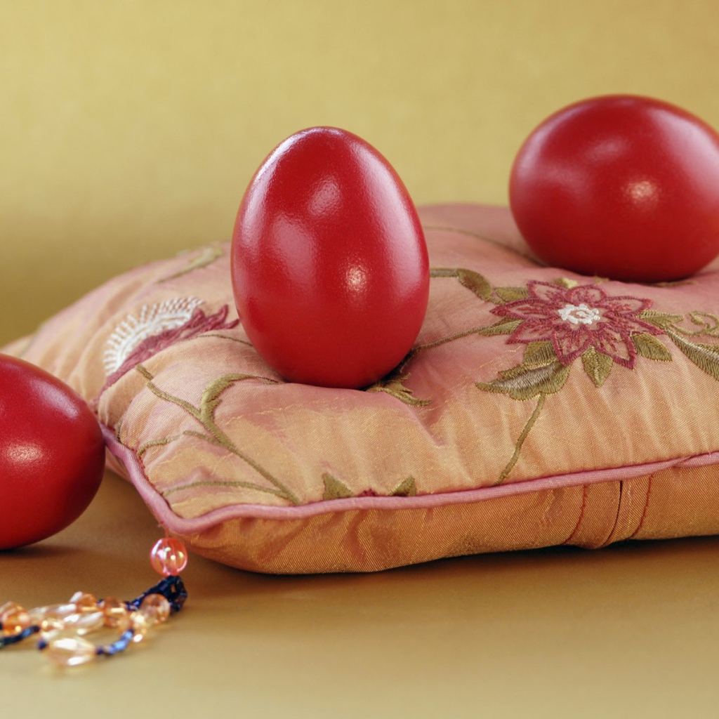 Яйца на подушке на Пасху