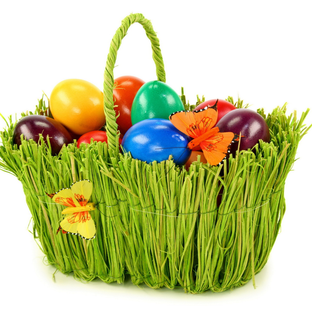 Зеленая корзина с яйцами на Пасху