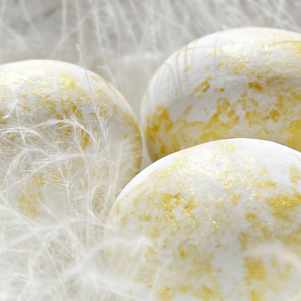 Яйца с позолотой на Пасху