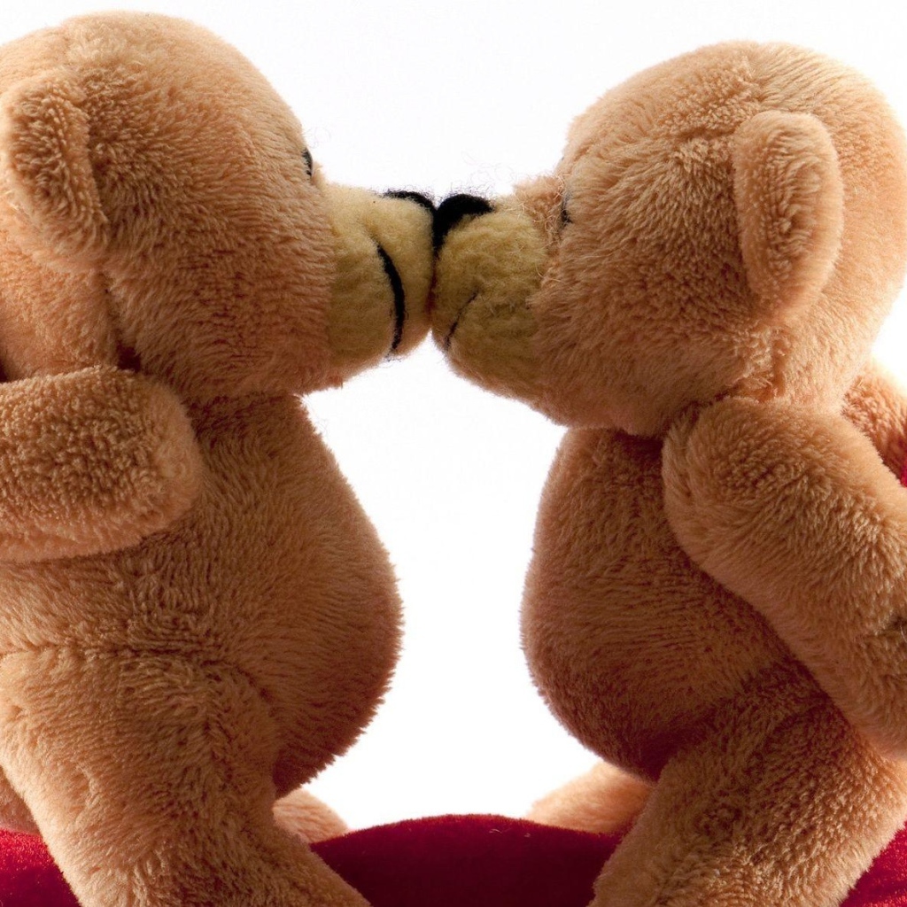 Влюбленные мишки на День Святого Валентина 14 февраля