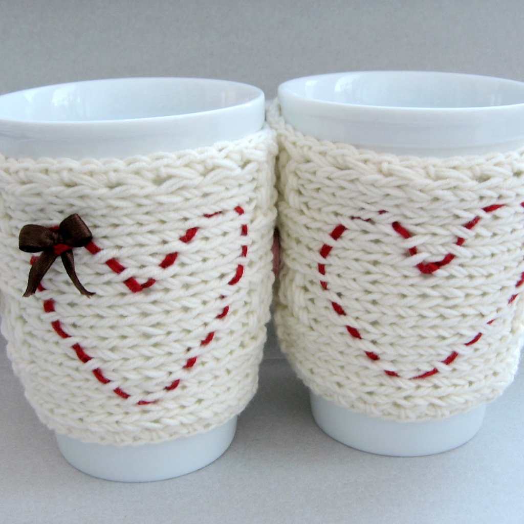 Чашки с вышивкой сердец на День Влюбленных 14 февраля