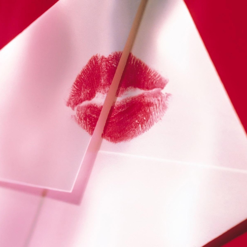 Конверт с поцелуем на День Святого Валентина 14 февраля