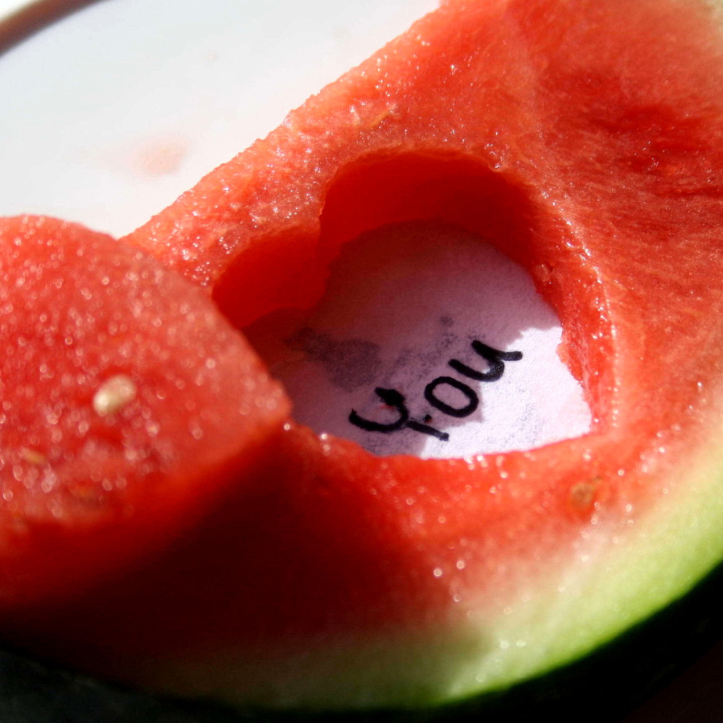 Сердце из арбуза на День Святого Валентина 14 февраля