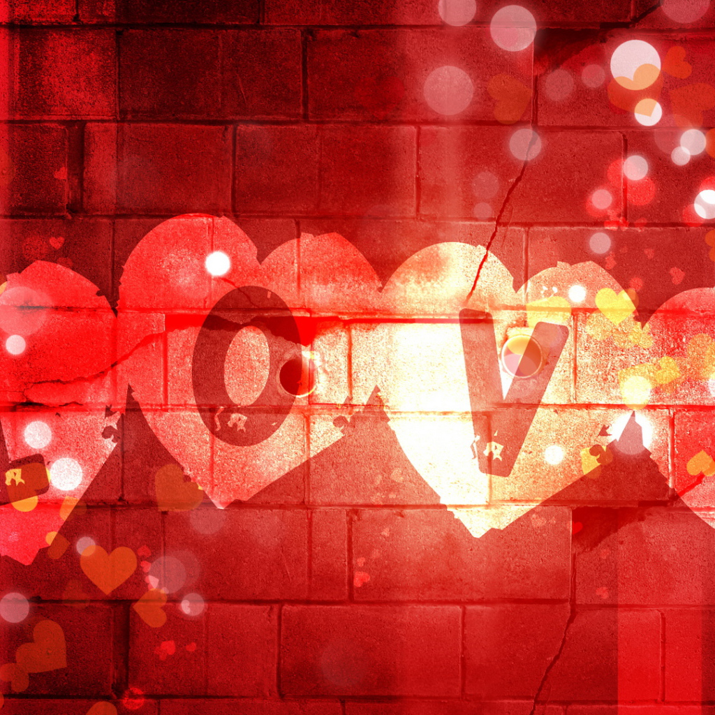 Сердца на стене на День Святого Валентина 14 февраля