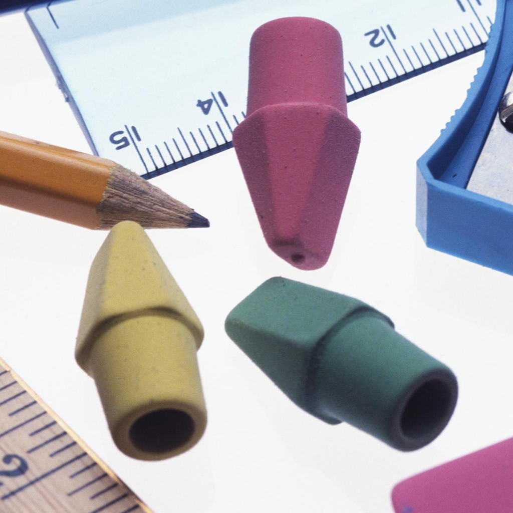 Чертежные принадлежности в День знаний 1 сентября