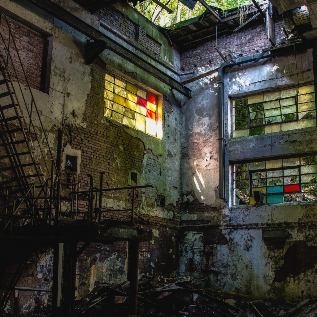 Разрушенный завод