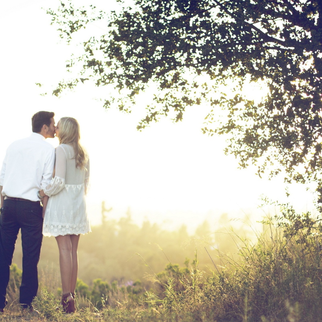 Поцелуй на природе