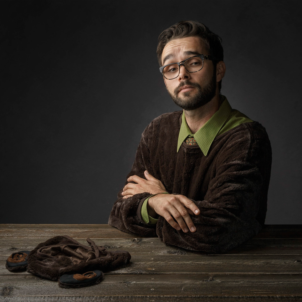 Мужчина в костюме медведя