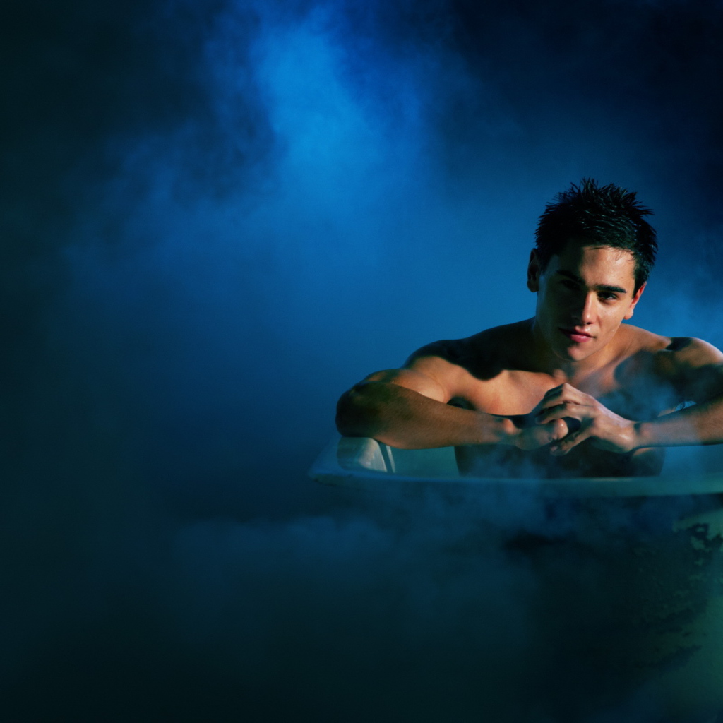 Мужчина в ванне