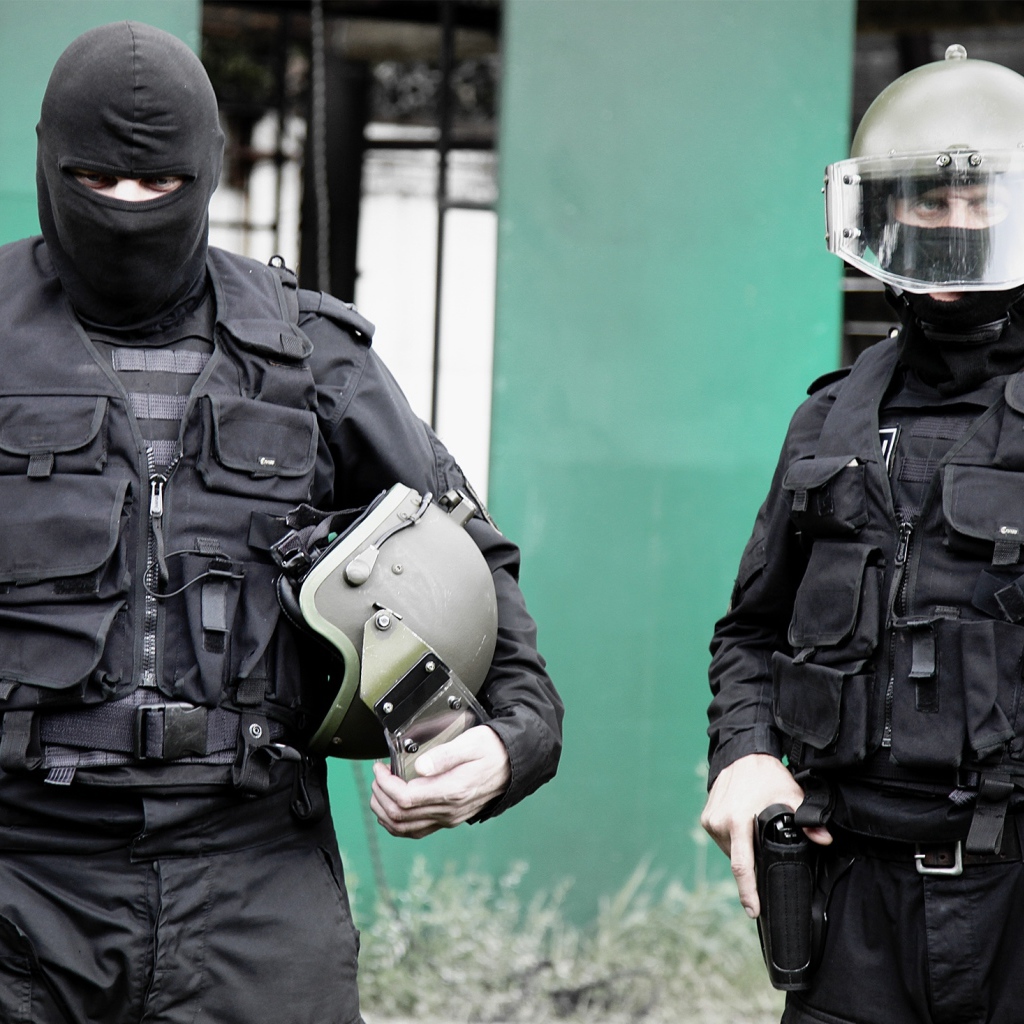 Два бойца спецназа