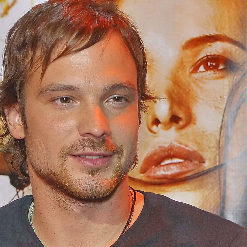 Популярная актер Алексей Чадов