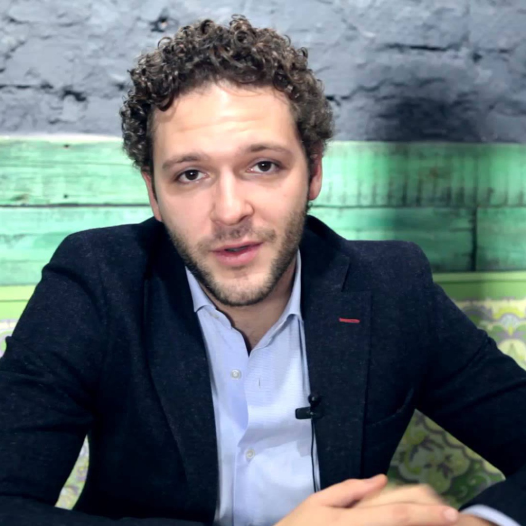 Популярный актер Константин Крюков