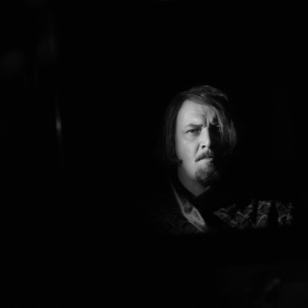 Актер Максим Суханов