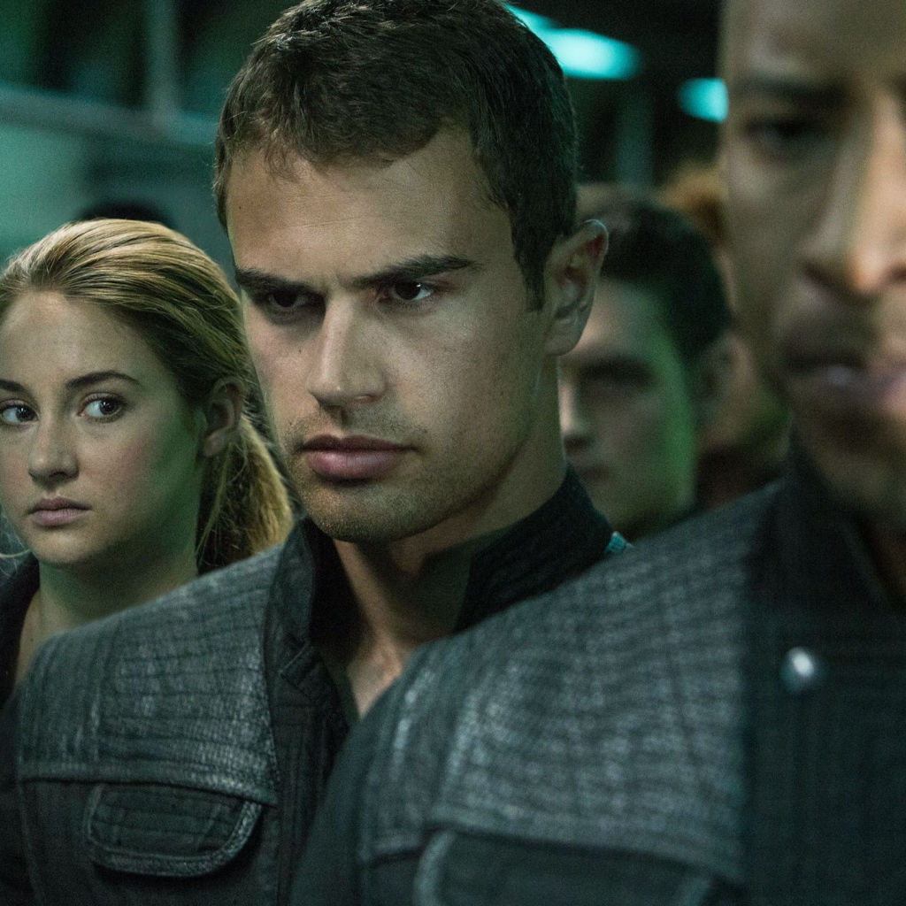 Кинозвезда Тео Джеймс