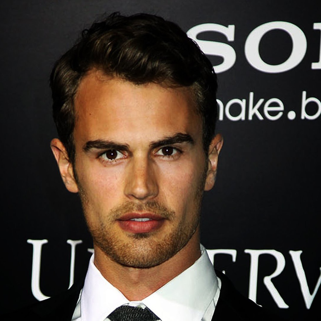 Знаменитый киноактер Тео Джеймс