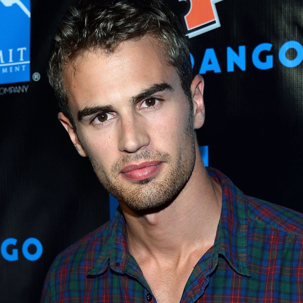 Знаменитая Кинозвезда Тео Джеймс