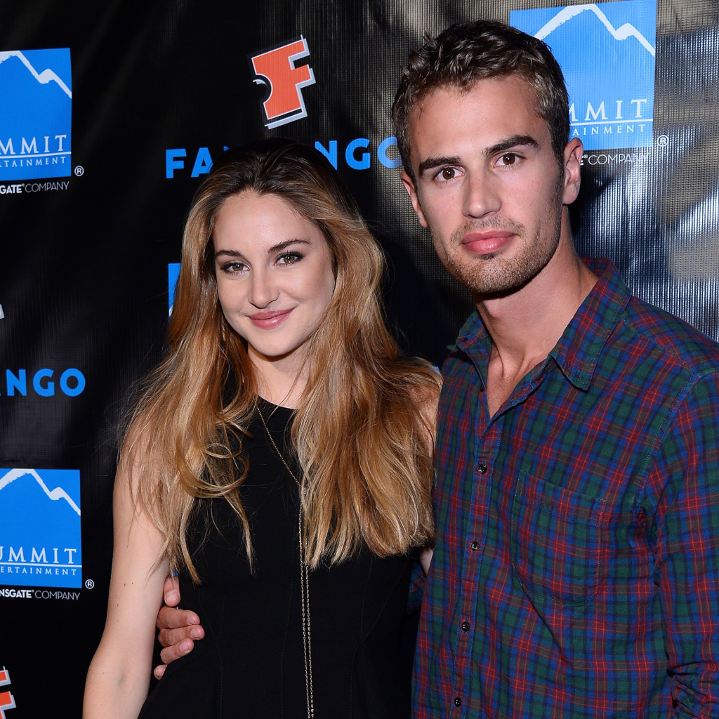 Популярная Кинозвезда Тео Джеймс