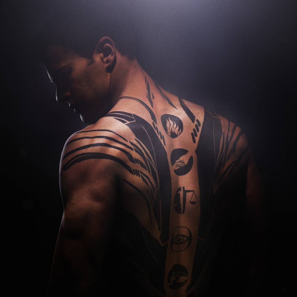 Русская знаменитост Тео Джеймс