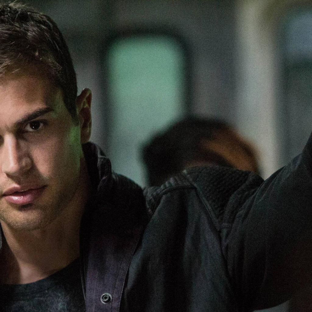 Русская звезда Тео Джеймс