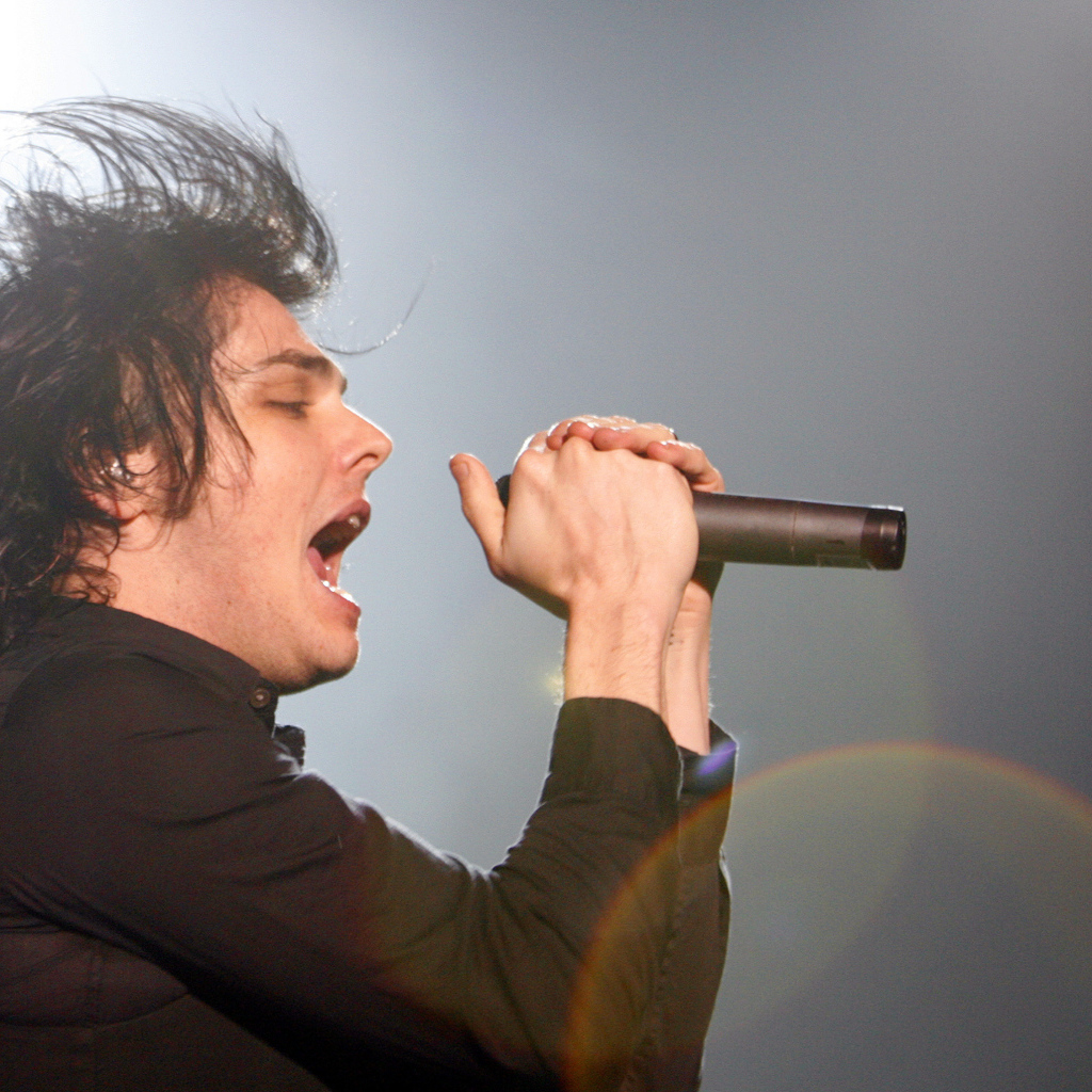 Популярный актер Джерард Уэй