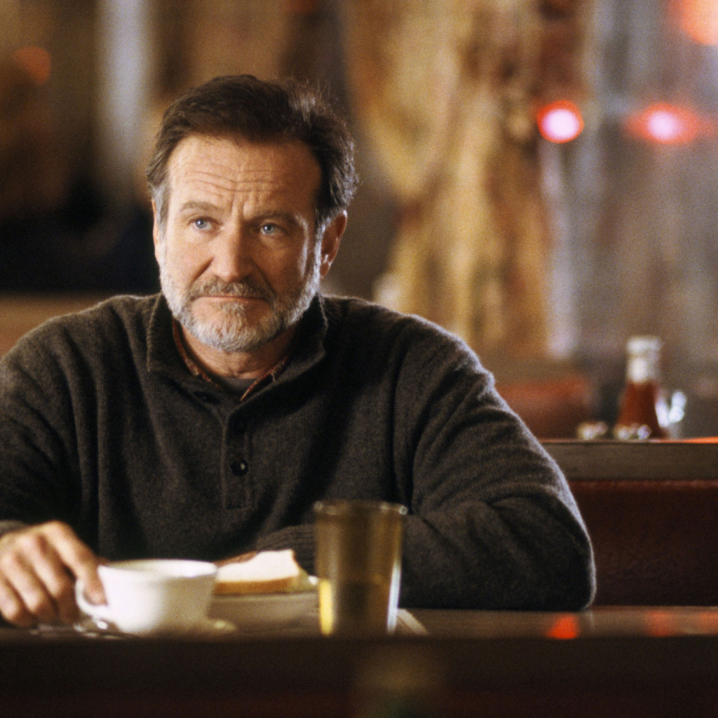 Актер Робин Уильямс за столом