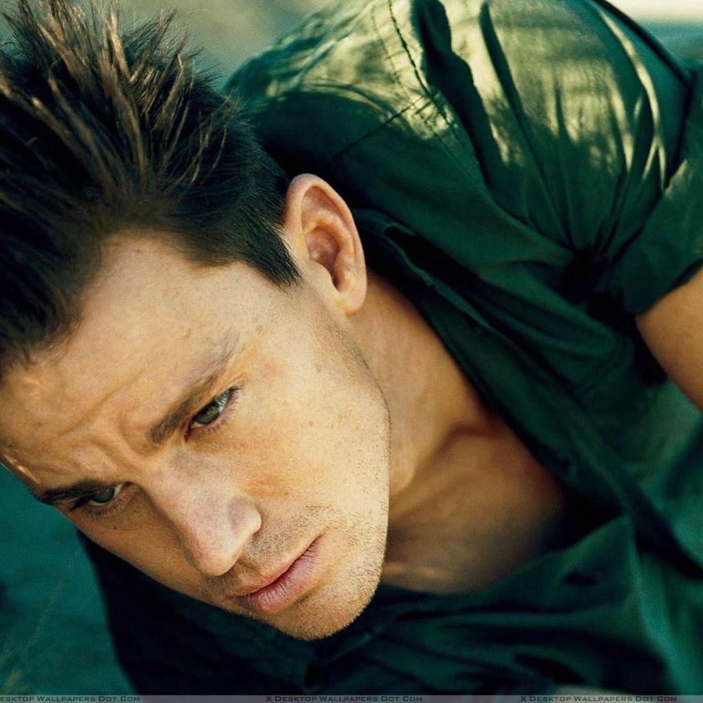 Ченнинг Татум в черной рубашке